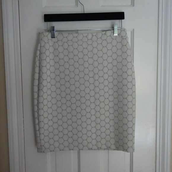 NWT LEOTA (Stitch Fix) Tabitha Off-White Pull on Stretch Pencil Skirt – Petite M - Picture 5 of 5